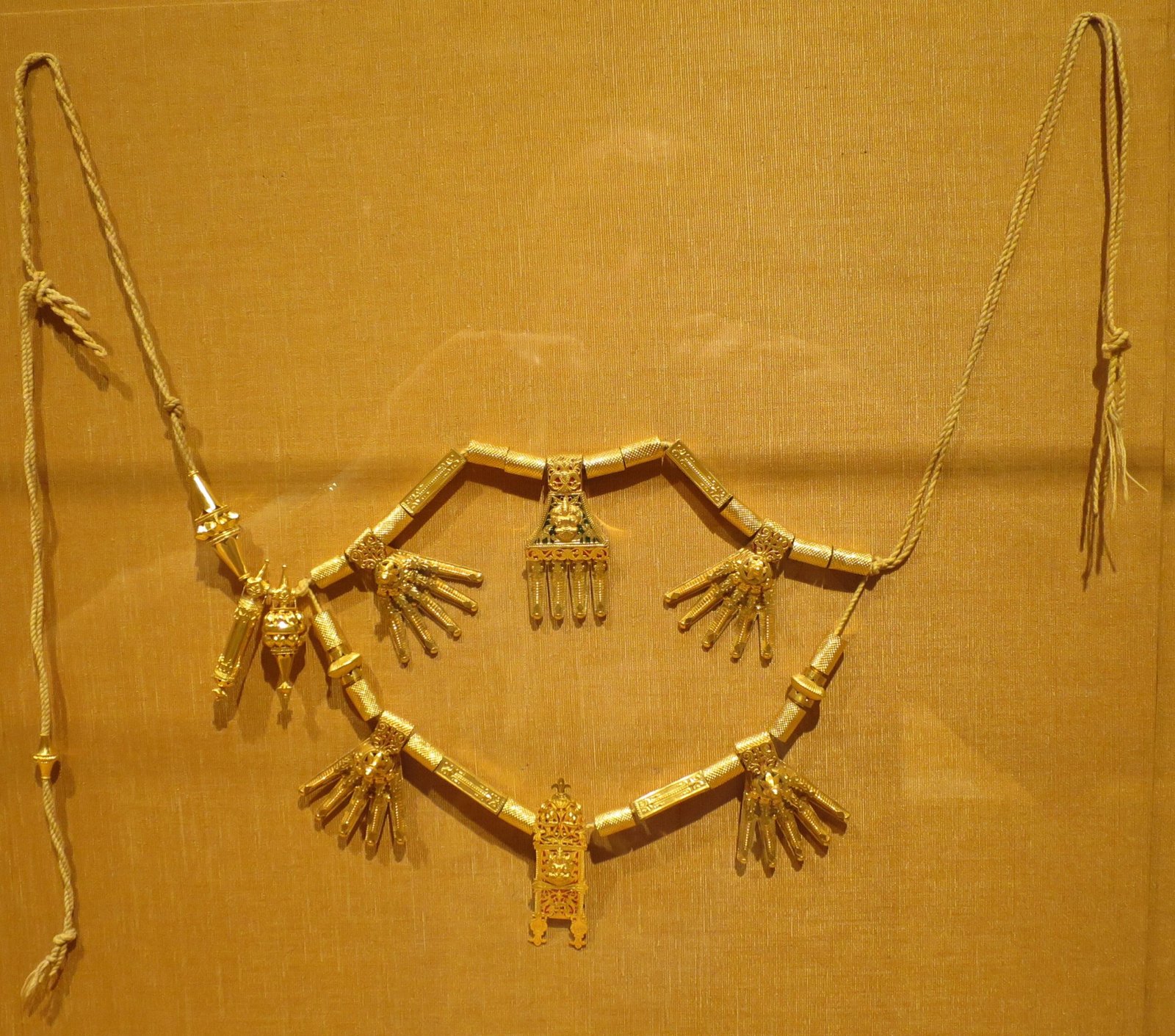 Gold jewellery used as collateral in a gold loan, illustrative example