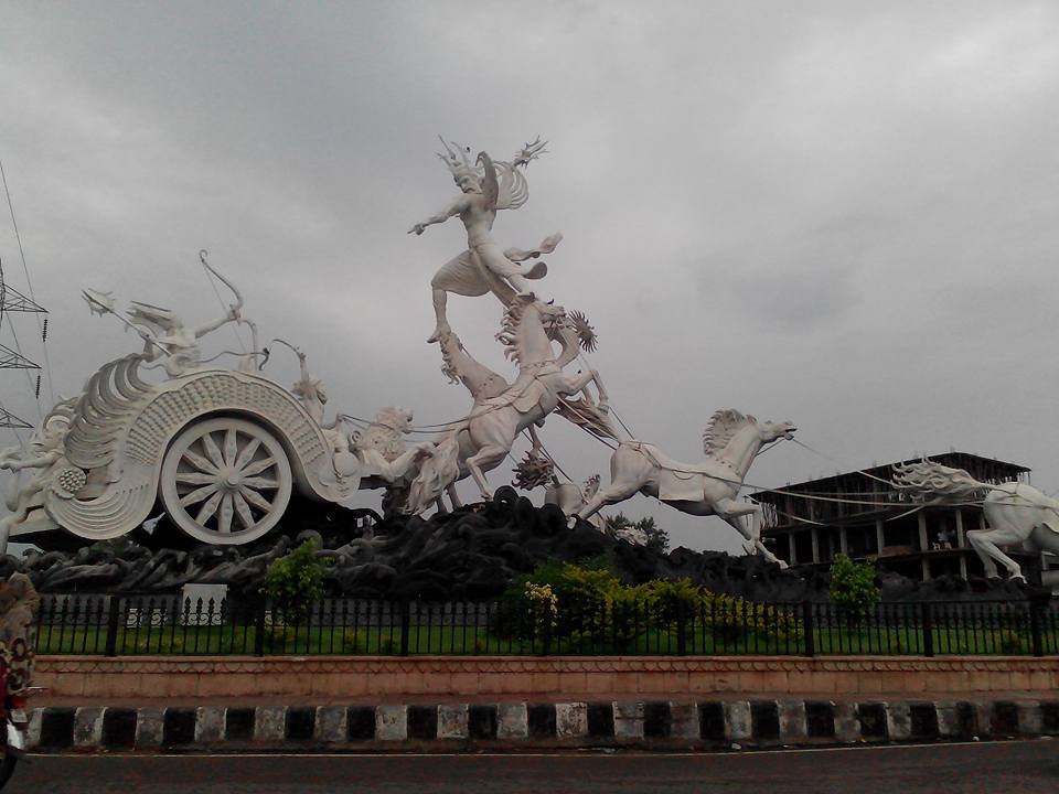 Monument and road scene in Kota, Rajasthan