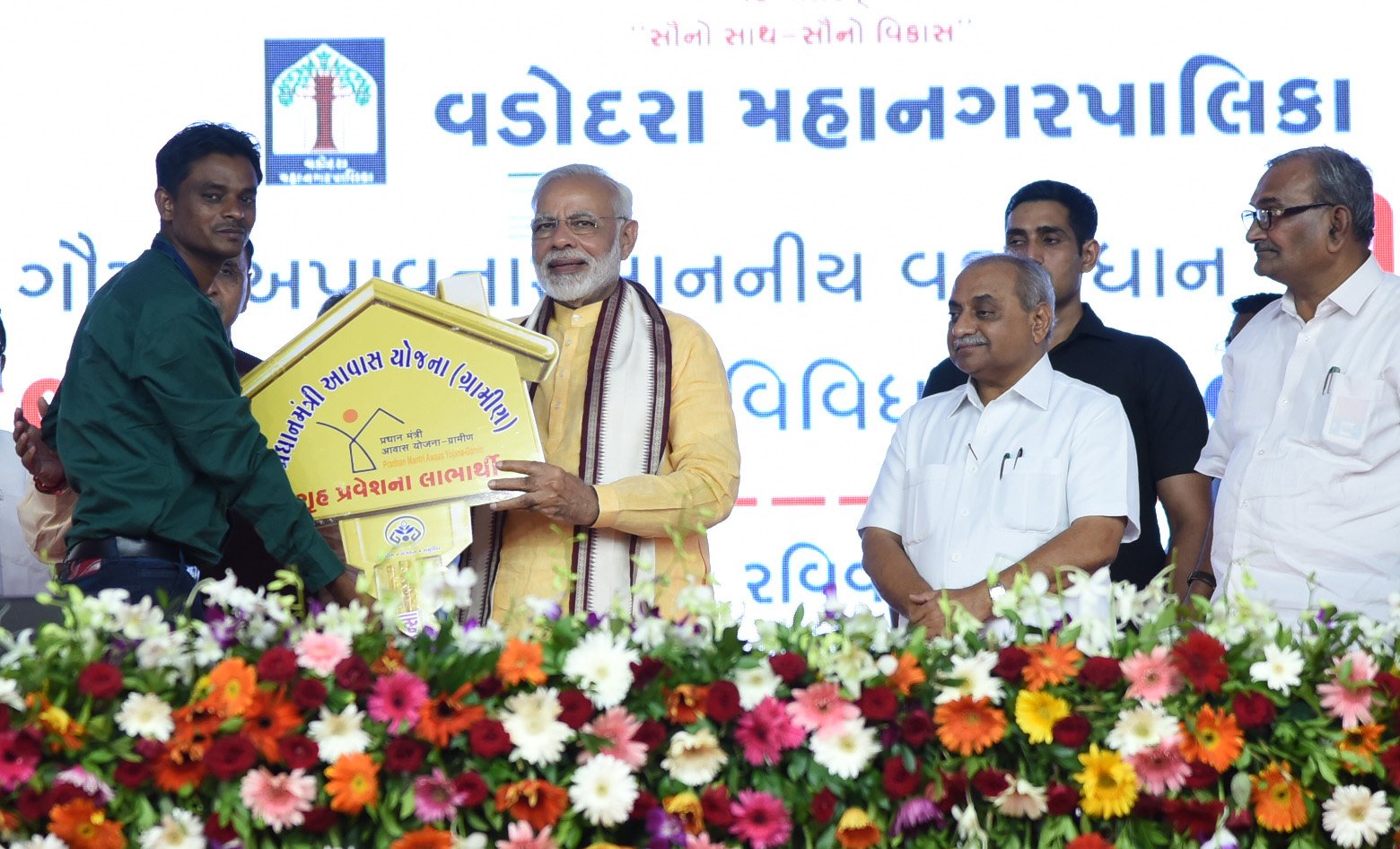 PM Awas Yojana houses and beneficiaries in Vadodara Gujarat