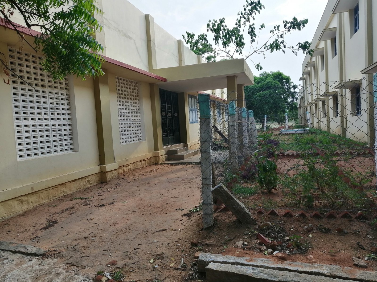 Representative school laboratory image