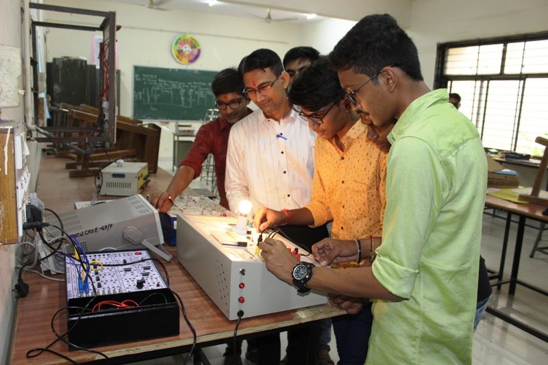 Electronics laboratory equipment illustrating the technical engineering background of UPSC DCIO Technical recruitment