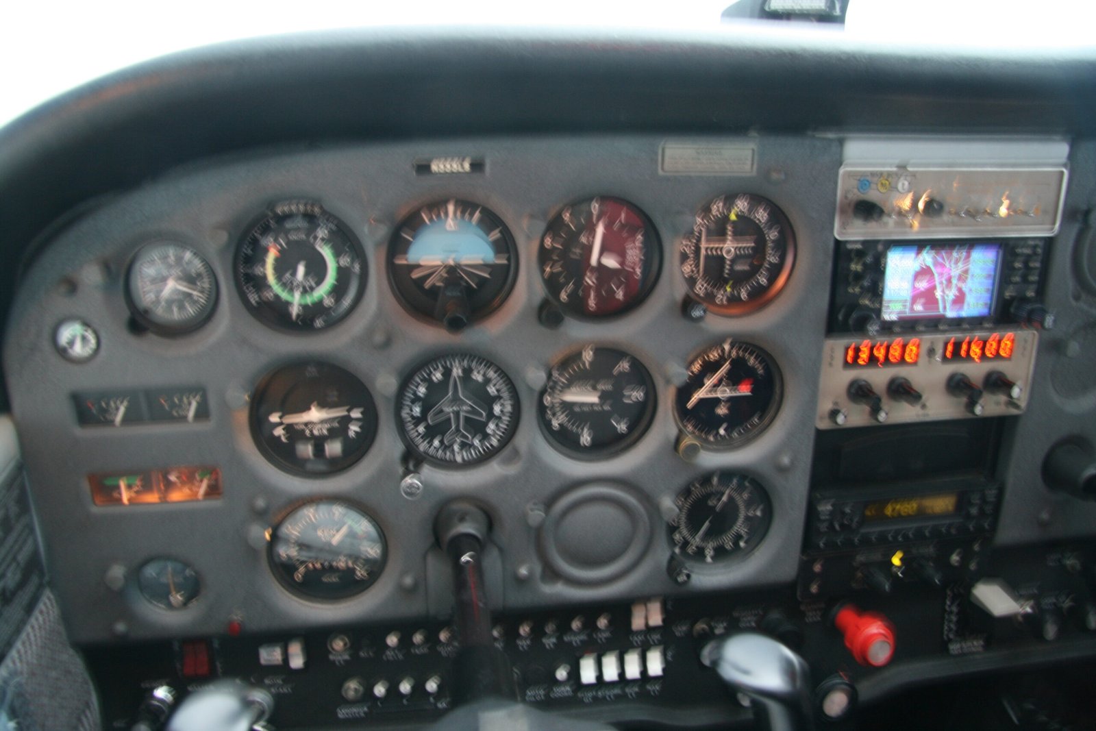 Flight training cockpit with instrument panel and flight controls
